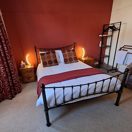 Quiet Comfortable Patcham Studio Free Parking Hallway Shared With Host Apartment Brighton Bagian luar foto