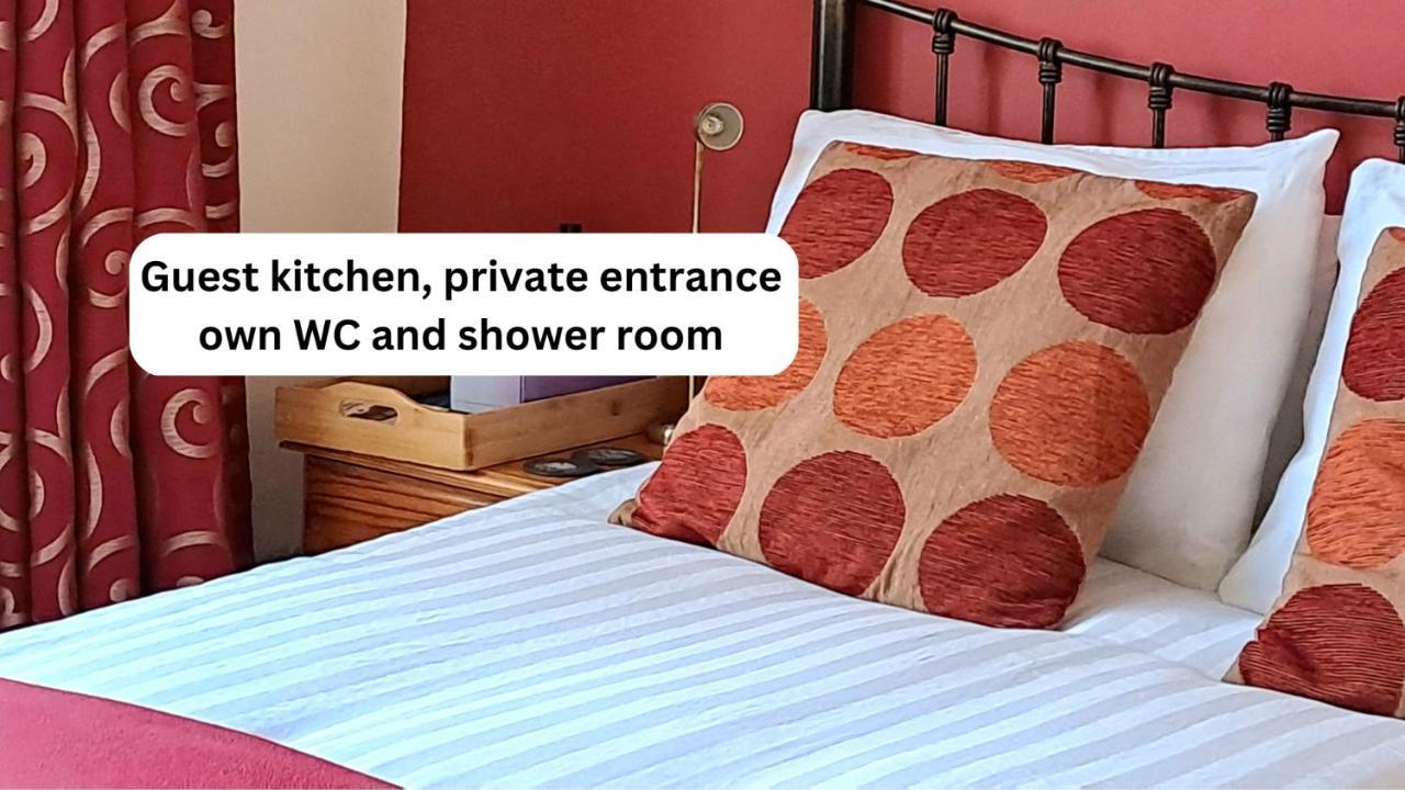 Quiet Comfortable Patcham Studio Free Parking Hallway Shared With Host Apartment Brighton Bagian luar foto