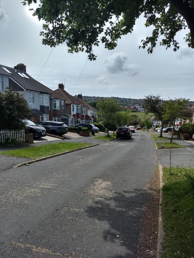 Quiet Comfortable Patcham Studio Free Parking Hallway Shared With Host Apartment Brighton Bagian luar foto