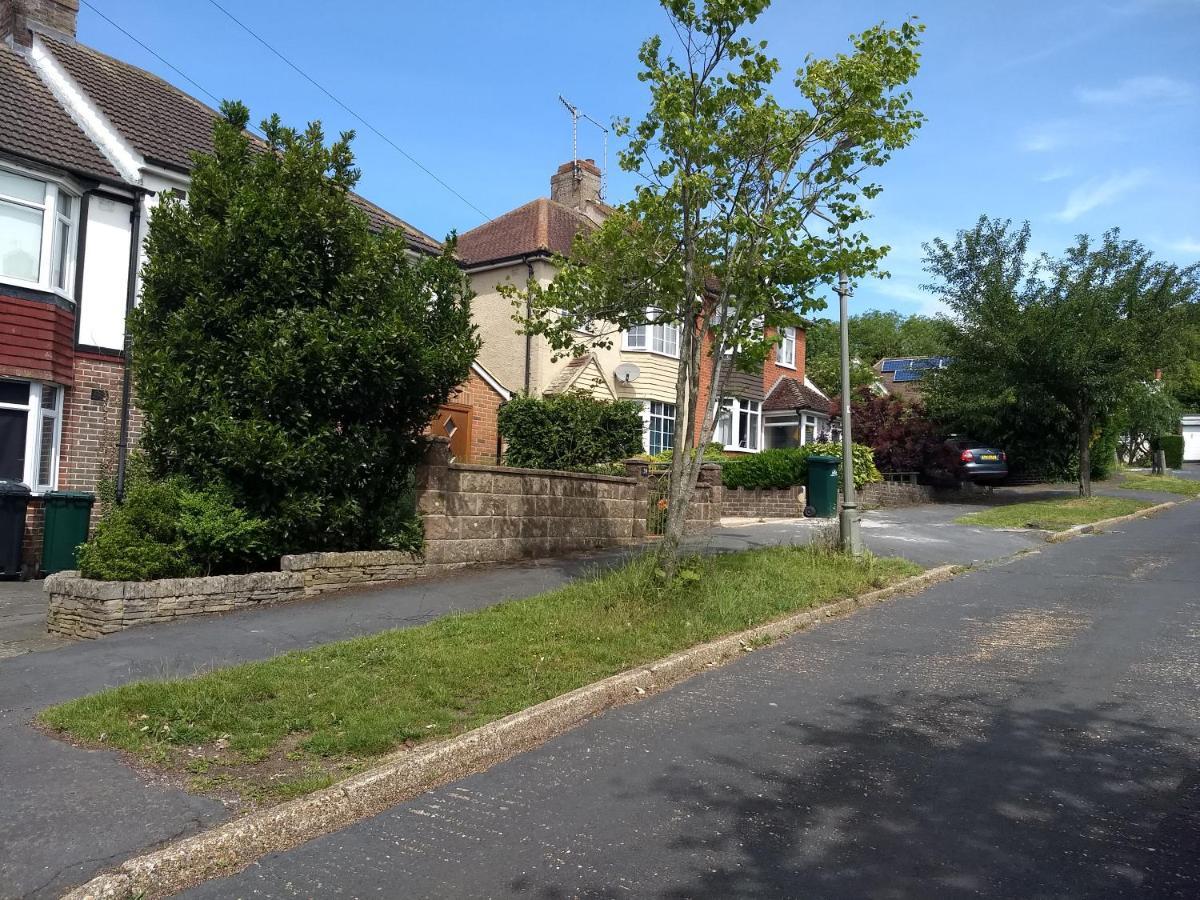 Quiet Comfortable Patcham Studio Free Parking Hallway Shared With Host Apartment Brighton Bagian luar foto